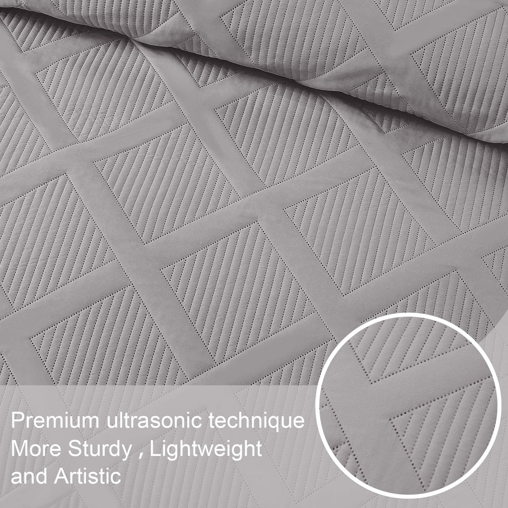 Ultrasonic King Quilt Set, 3-Piece Lightweight Bedspreads Modern Striped Coverlet, Light Grey